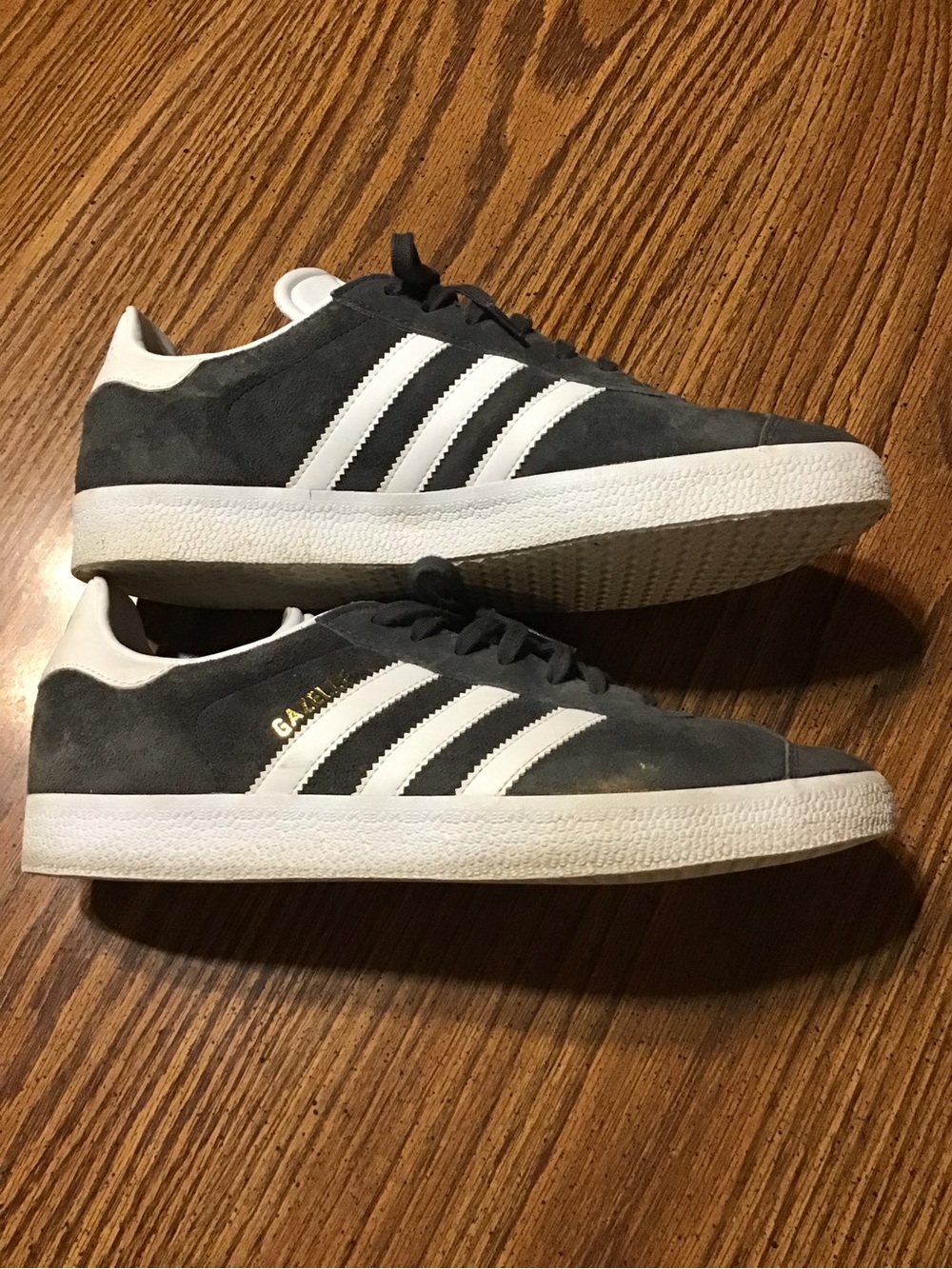 adidas Men’s Gray Suede Sneakers with White Stripes size 9.5 gazelle
